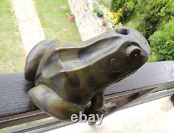 Sculpture de grenouille sculptée en bois d’art populaire antique, Allemagne, grande, faite à la main