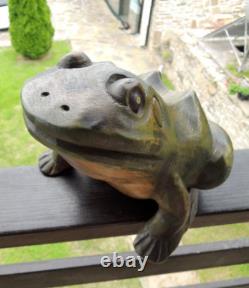 Sculpture de grenouille sculptée en bois d’art populaire antique, Allemagne, grande, faite à la main