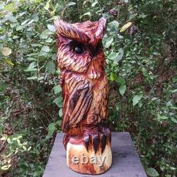 Sculpture de hibou en bois à la tronçonneuse, hibou à cornes, art rustique fait main en bois d'osage orange