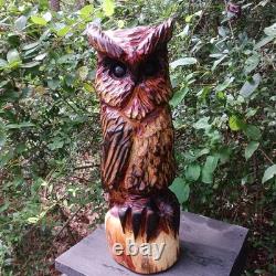 Sculpture de hibou en bois à la tronçonneuse, hibou à cornes, art rustique fait main en bois d'osage orange