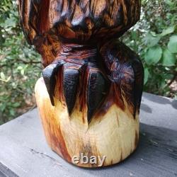 Sculpture de hibou en bois à la tronçonneuse, hibou à cornes, art rustique fait main en bois d'osage orange