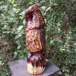Sculpture de hibou en bois à la tronçonneuse, hibou à cornes, art rustique fait main en bois d'osage orange