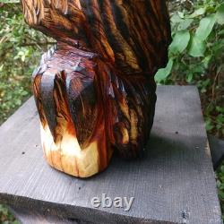 Sculpture de hibou en bois à la tronçonneuse, hibou à cornes, art rustique fait main en bois d'osage orange