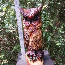 Sculpture de hibou en bois à la tronçonneuse, hibou à cornes, art rustique fait main en bois d'osage orange