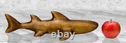 Sculpture de requin en bois sculpté d'art populaire antique 13