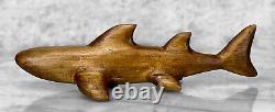 Sculpture de requin en bois sculpté d'art populaire antique 13