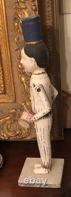 Sculpture de soldat folklorique tambourinaire en bois sculpté à la main, peinture, style shabby chic