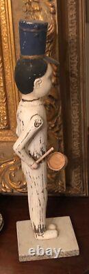 Sculpture de soldat folklorique tambourinaire en bois sculpté à la main, peinture, style shabby chic