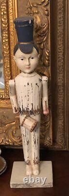 Sculpture de soldat folklorique tambourinaire en bois sculpté à la main, peinture, style shabby chic