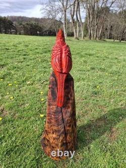 Sculpture de statue de cardinal sculptée à la tronçonneuse, oiseau rouge, art rustique en bois fait main