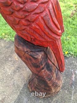 Sculpture de statue de cardinal sculptée à la tronçonneuse, oiseau rouge, art rustique en bois fait main