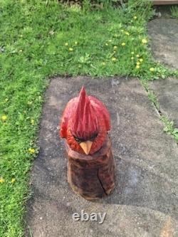 Sculpture de statue de cardinal sculptée à la tronçonneuse, oiseau rouge, art rustique en bois fait main