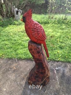 Sculpture de statue de cardinal sculptée à la tronçonneuse, oiseau rouge, art rustique en bois fait main