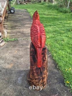 Sculpture de statue de cardinal sculptée à la tronçonneuse, oiseau rouge, art rustique en bois fait main