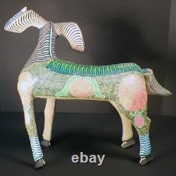 Sculpture en bois d'alebrije vintage d'Oaxaca représentant un bélier. Artiste signé Antonia Mandarain