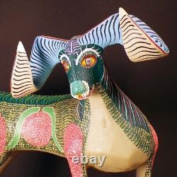 Sculpture en bois d'alebrije vintage d'Oaxaca représentant un bélier. Artiste signé Antonia Mandarain