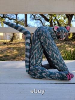 Sculpture en bois d'alebrijes de l'art populaire oaxaquénien - Chat