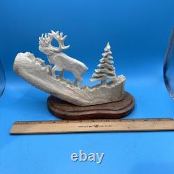 Sculpture en bois de corne d'élan vintage signée. Signée par T. Goosen. 1992