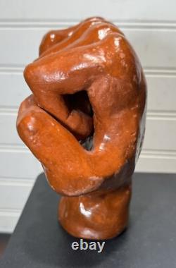 Sculpture en bois de poing de l'art populaire des années 1960, symbole de pouvoir et de force