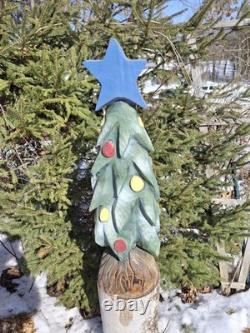 Sculpture en bois de sapin de Noël taillée à la tronçonneuse, décoration rustique saisonnière des fêtes