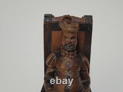 Sculpture en bois figurative d'un homme assis, sculpture artisanale vintage