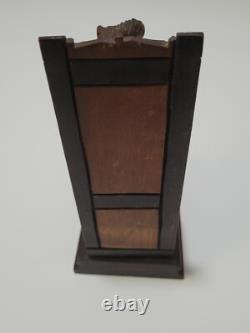 Sculpture en bois figurative d'un homme assis, sculpture artisanale vintage