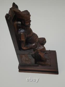 Sculpture en bois figurative d'un homme assis, sculpture artisanale vintage