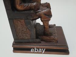 Sculpture en bois figurative d'un homme assis, sculpture artisanale vintage