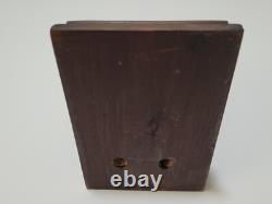 Sculpture en bois figurative d'un homme assis, sculpture artisanale vintage