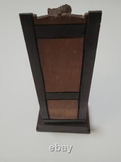 Sculpture en bois figurative d'un homme assis, sculpture artisanale vintage