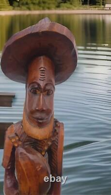 Sculpture en bois folklorique caribéen homme en bois sculpté à la main très détaillée de 2 pieds 7 pouces