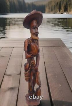 Sculpture en bois folklorique caribéen homme en bois sculpté à la main très détaillée de 2 pieds 7 pouces