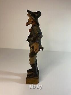 Sculpture en bois peint à la main de Bill Plunkett représentant un cow-boy de l'ouest dans le style de l'art populaire