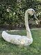 Sculpture En Bois Sculpté De Style Folklorique Représentant Un Cygne Blanc 36x26