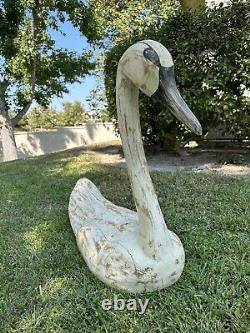 Sculpture en bois sculpté de style folklorique représentant un cygne blanc 36x26