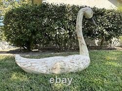 Sculpture en bois sculpté de style folklorique représentant un cygne blanc 36x26