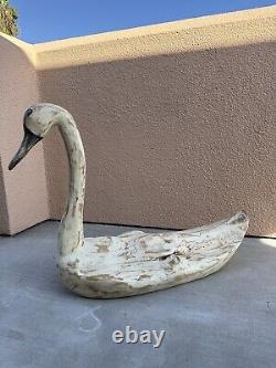 Sculpture en bois sculpté de style folklorique représentant un cygne blanc 36x26
