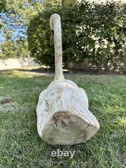 Sculpture en bois sculpté de style folklorique représentant un cygne blanc 36x26