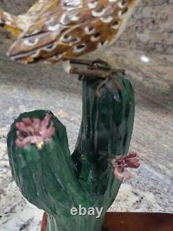 Sculpture en bois sculpté représentant un Troglodyte des cactus inspirée de l'art populaire du Sud-Ouest, signée Hans Kihlstrom 1992.