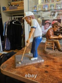 Sculpture en bois sculptée à la main antique de golfeur, artisanat populaire, figure signée 7, 1979