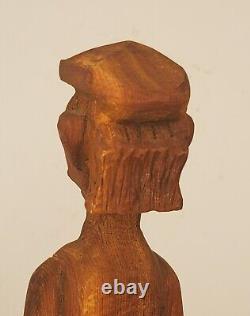 Sculpture en bois sculptée à la main d'un homme, art populaire des années 1930, signée Lisowski