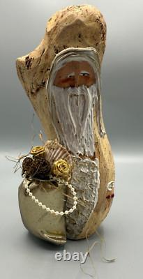 Sculpture en bois sculptée de Santa vintage par un artiste, art populaire