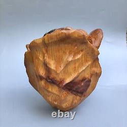 Sculpture en bois sculptée de coléoptère vintage en art populaire, chou ou rose