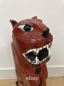 Sculpture en bois sculptée polychrome de léopard et guépard d'art folklorique vintage, chat tacheté