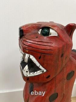 Sculpture en bois sculptée polychrome de léopard et guépard d'art folklorique vintage, chat tacheté