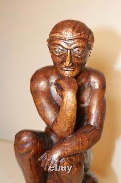 Sculpture en bois taillée à la main représentant un homme pensant, art populaire du XIXe siècle