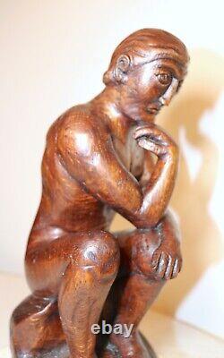 Sculpture en bois taillée à la main représentant un homme pensant, art populaire du XIXe siècle