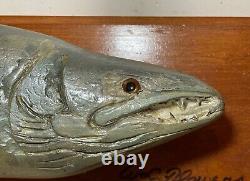 Sculpture murale en bois sculpté vintage 1949, trophée de poisson brochet, art populaire avec fleurs