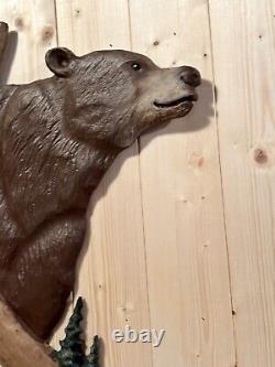 Sculpture murale rustique d'un grizzli sculpté à la main à la tronçonneuse - Art populaire des bois de cerf