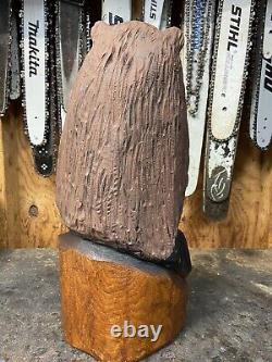 Sculpture originale de BEAVER avec tronçonneuse, Statue amusante de castor siffleur en bois, de 20,5 de hauteur.